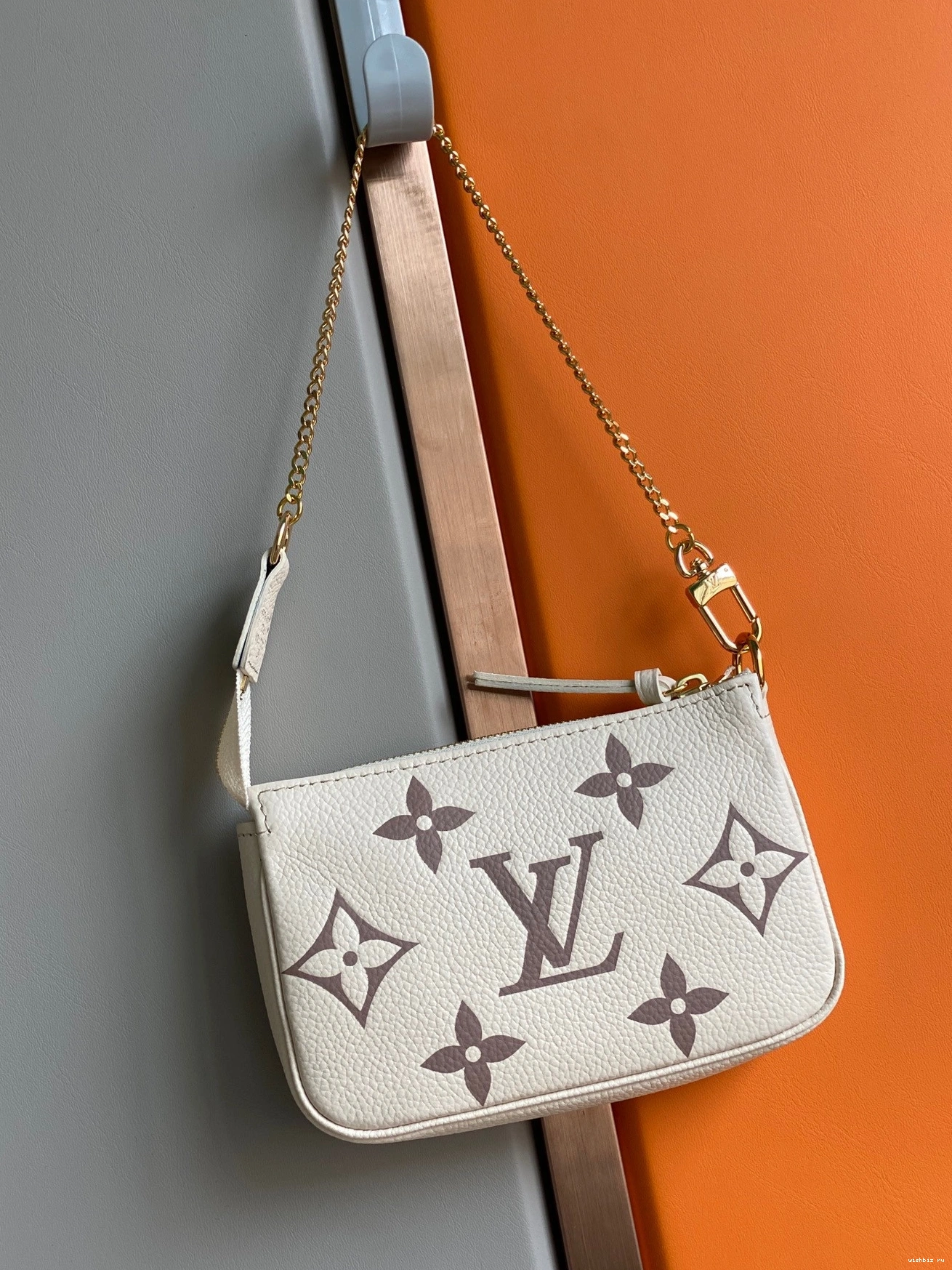 WIS LOUIS MINI VUITTON POCHETTE ACCESSOIRES 1023